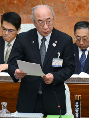 答弁を行う教育長