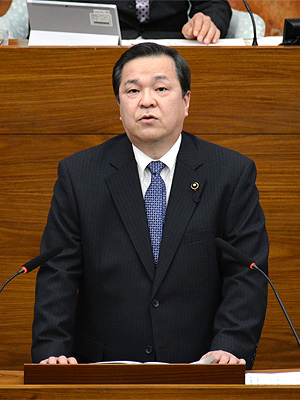 質疑を行う藤井しんすけ