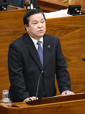 質疑を行う藤井しんすけ