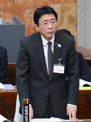 答弁を行う保健福祉局長
