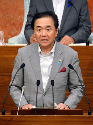 答弁を行う黒岩知事