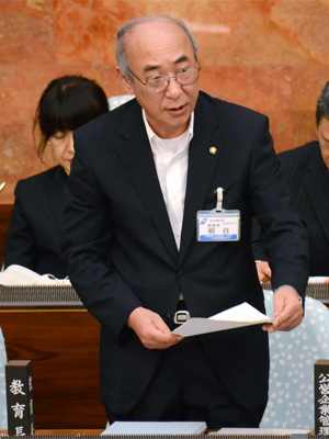 答弁を行う教育長