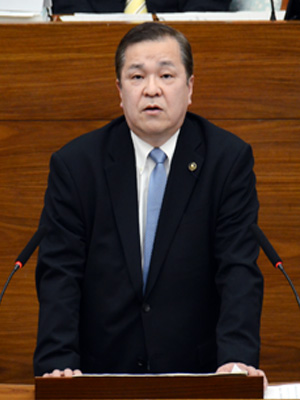 質疑を行う藤井しんすけ