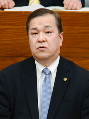 質疑を行う藤井しんすけ