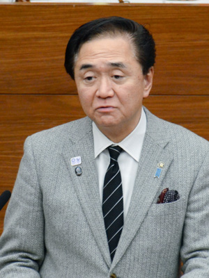 答弁を行う黒岩知事