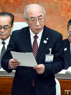 答弁を行う教育長答弁