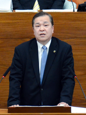 質疑を行う藤井しんすけ