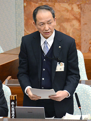 答弁を行う県土整備局長