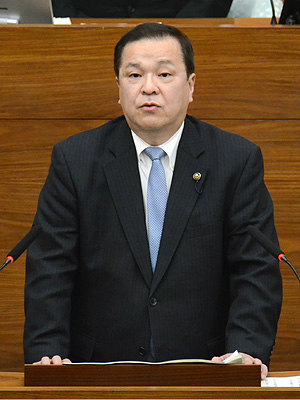 質疑を行う藤井しんすけ