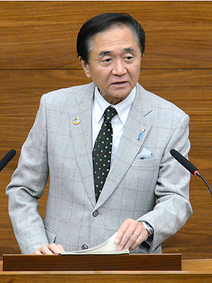 答弁を行う黒岩知事