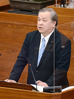 質疑を行う藤井しんすけ