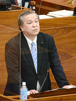 質疑を行う藤井しんすけ