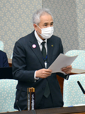答弁を行うくらし安全防災局長