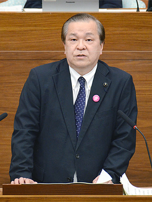 質疑を行う藤井しんすけ