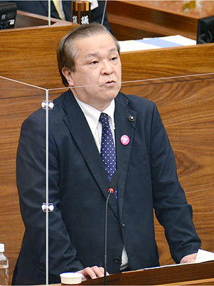 質疑を行う藤井しんすけ