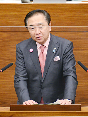 答弁を行う黒岩知事