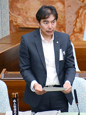 答弁を行う県土整備局長
