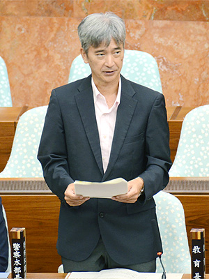 答弁を行う黒岩知事