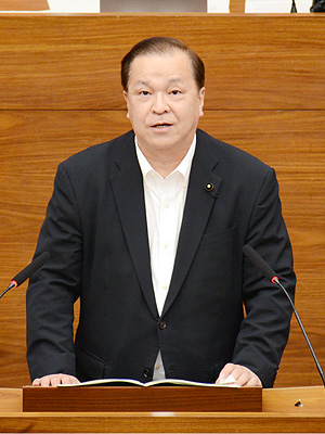 質疑を行う藤井しんすけ