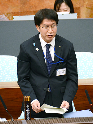 答弁を行うくらし安全防災局長