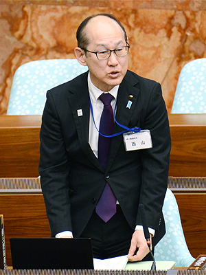 答弁を行う県土整備局長