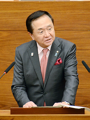 答弁を行う黒岩知事