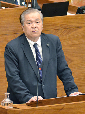 質疑を行う藤井しんすけ